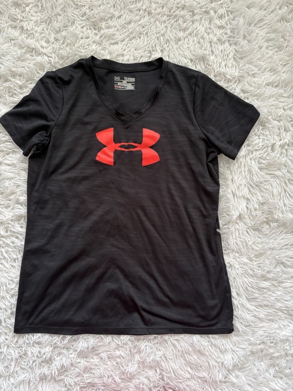 Under Armour Girls XL Classic Black Logo Front V Neck Sports Tee. Comf